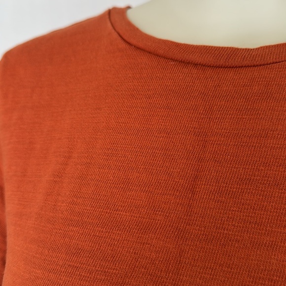 💖 2/$25 LOFT Ruffle Hem Mixed Media Tee in Spicy Caramel - Picture 3 of 5